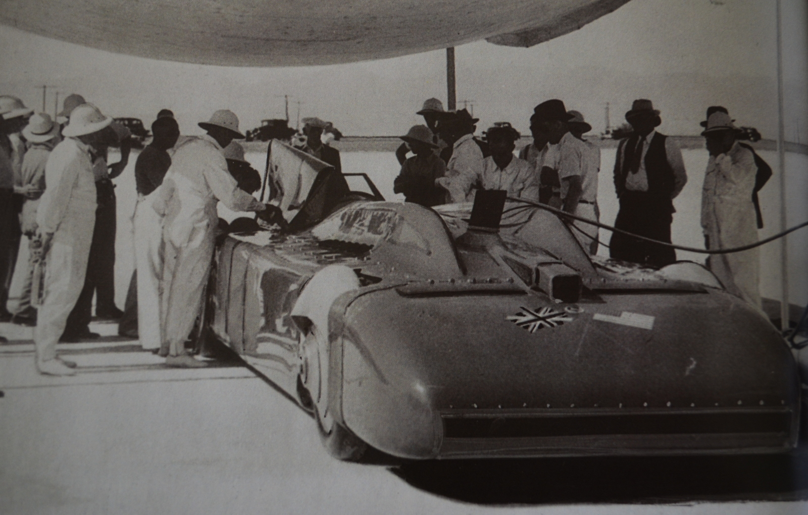 Preparation on the Salt Flats 03.09.1935 Bluebird 2500hp broke 300mph and Malcolm took the record