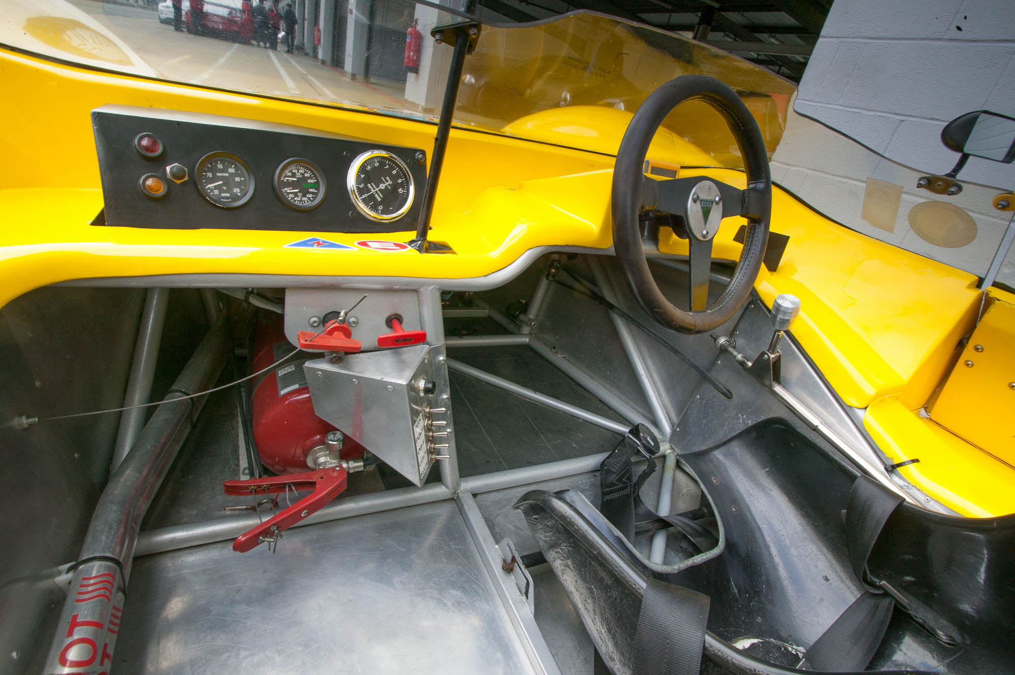 Elva cockpit a place of simplicity