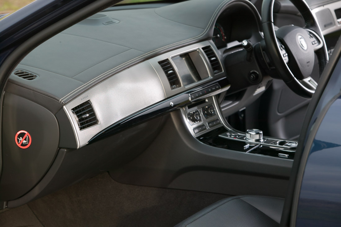 jaguar-xf-sportbrake-10