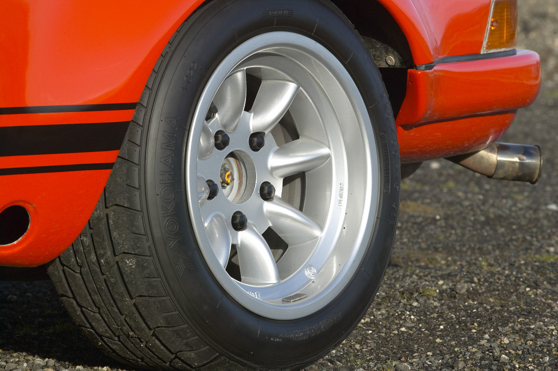 porsche-911-fia-roadcar 2