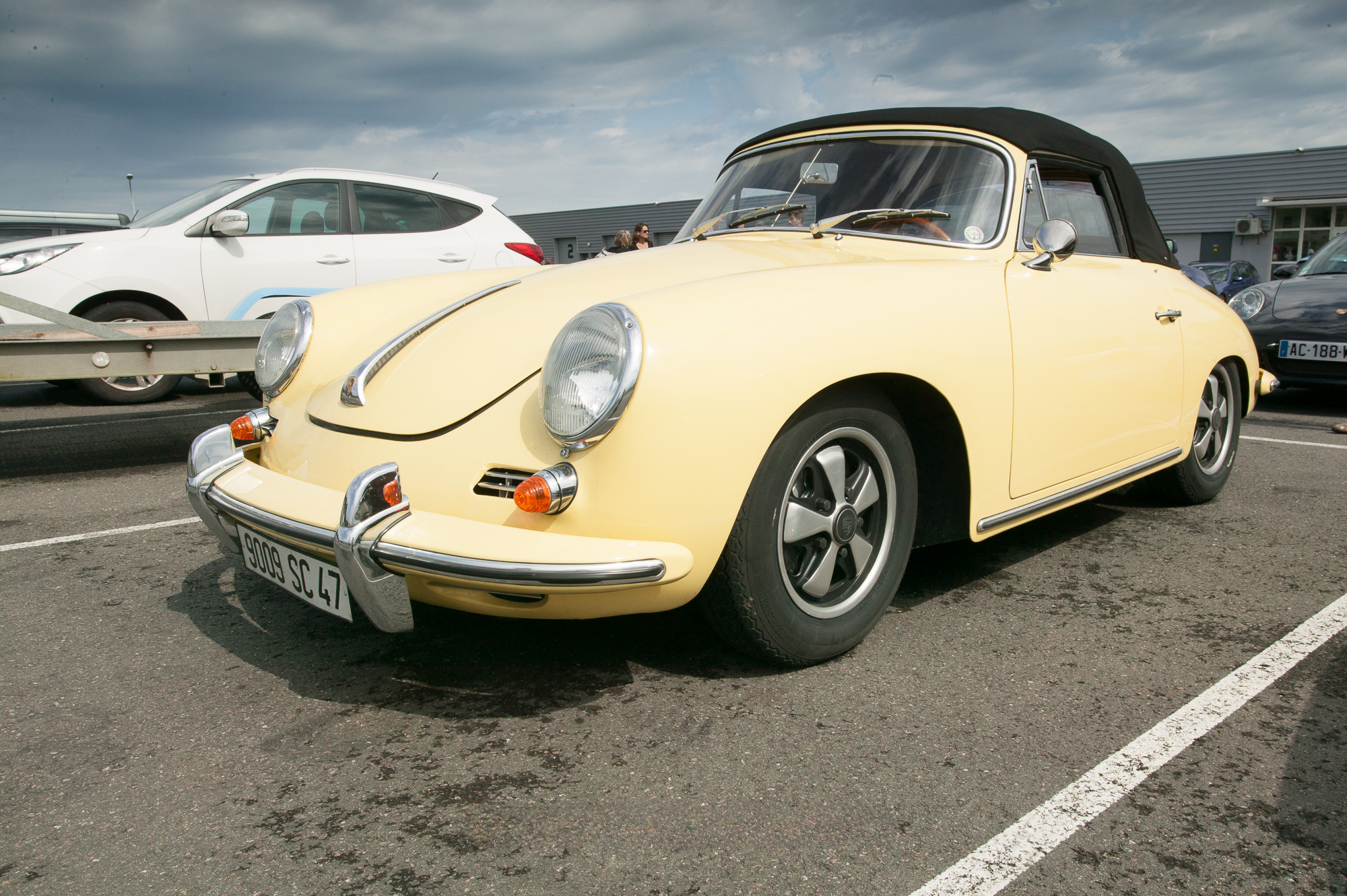 Pretty Porsche also enjoyed a few laps